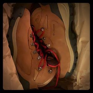 Columbia Newton Ridge Waterproof boots *brand new*